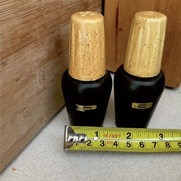 Vintage Japanese S&P Shakers - Mid-Century Wood/Ceramic/Gold Kitchenware - Picture 2 of 6
